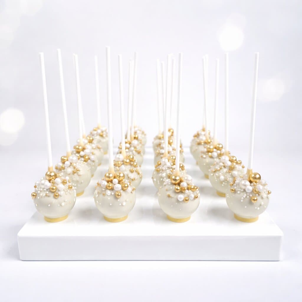 Handgefertigte Cakepops rosa mit Zuckerblumen und Blattgold für Hochzeit und besondere Anlässe Wien Cupcakes Manufaktur Cir Cake Design