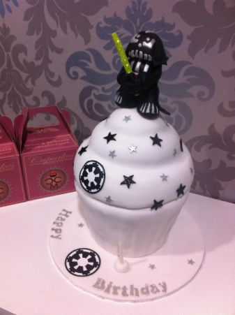 riesencupake-darth-vader.jpg
