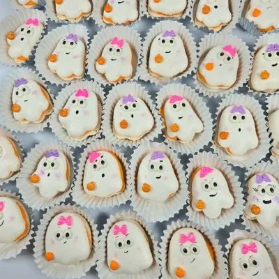 Halloween Macaron Ghost